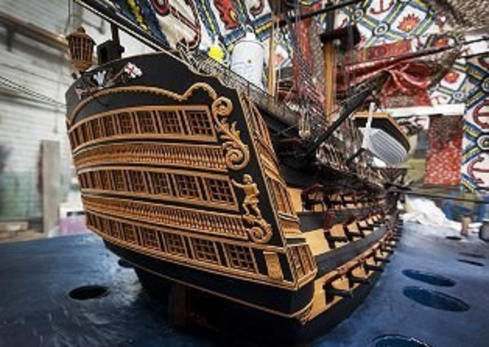 1291-7431-HMS-Victory-Bicentennial-Model-in-a-Bottle-Premier-Range.jpg